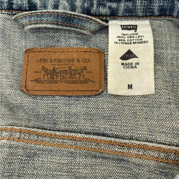 Women’s classic Levi's Denim Jacket - Picture 3 of 7